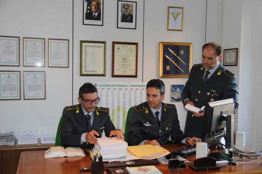 La Gdf incastra il clan Muto. Ripulivano denaro nel mercato della frutta