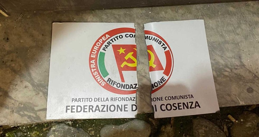 Atto vandalico contro la sede di Rifondazione Comunista a Cosenza