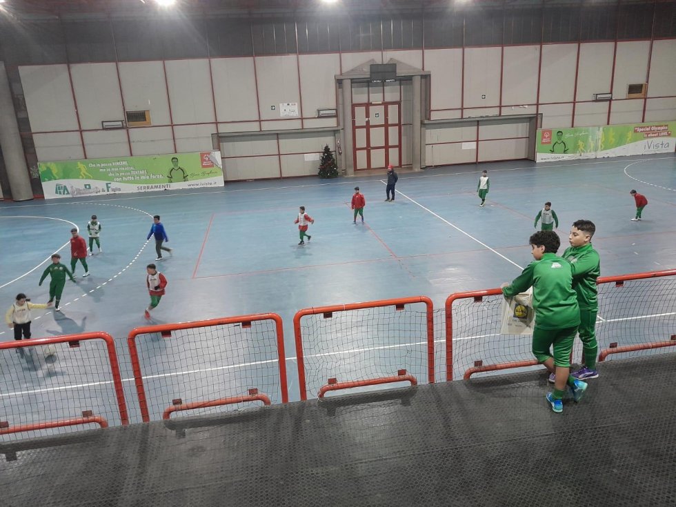 Dopo tre decenni finalmente non piove più nel palazzetto dello sport